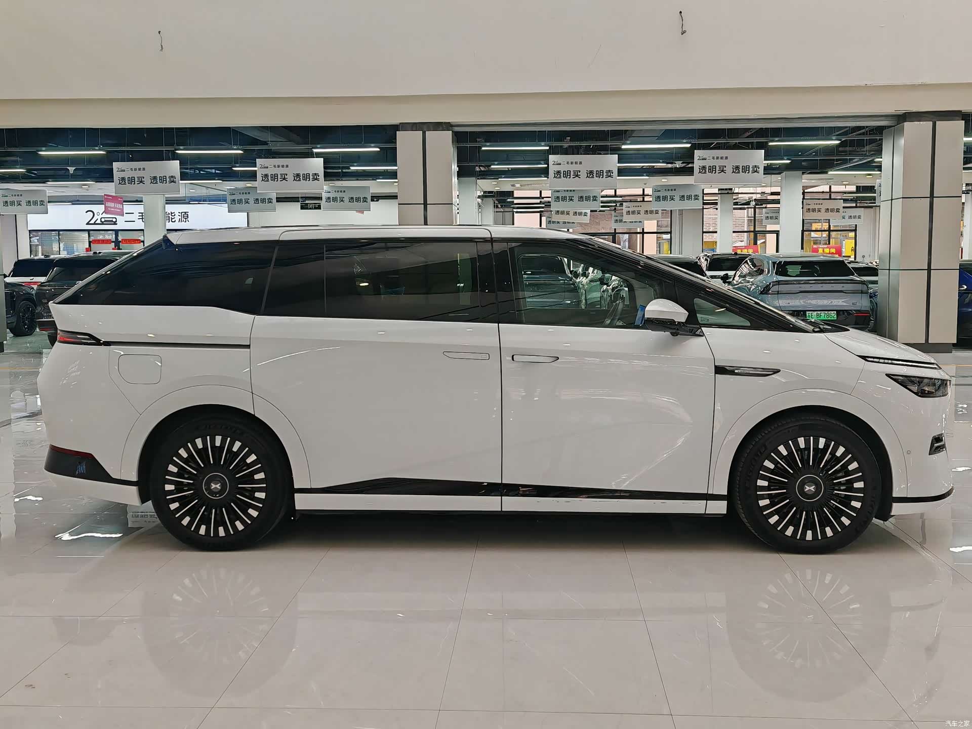 Xpeng X9, 2025 4