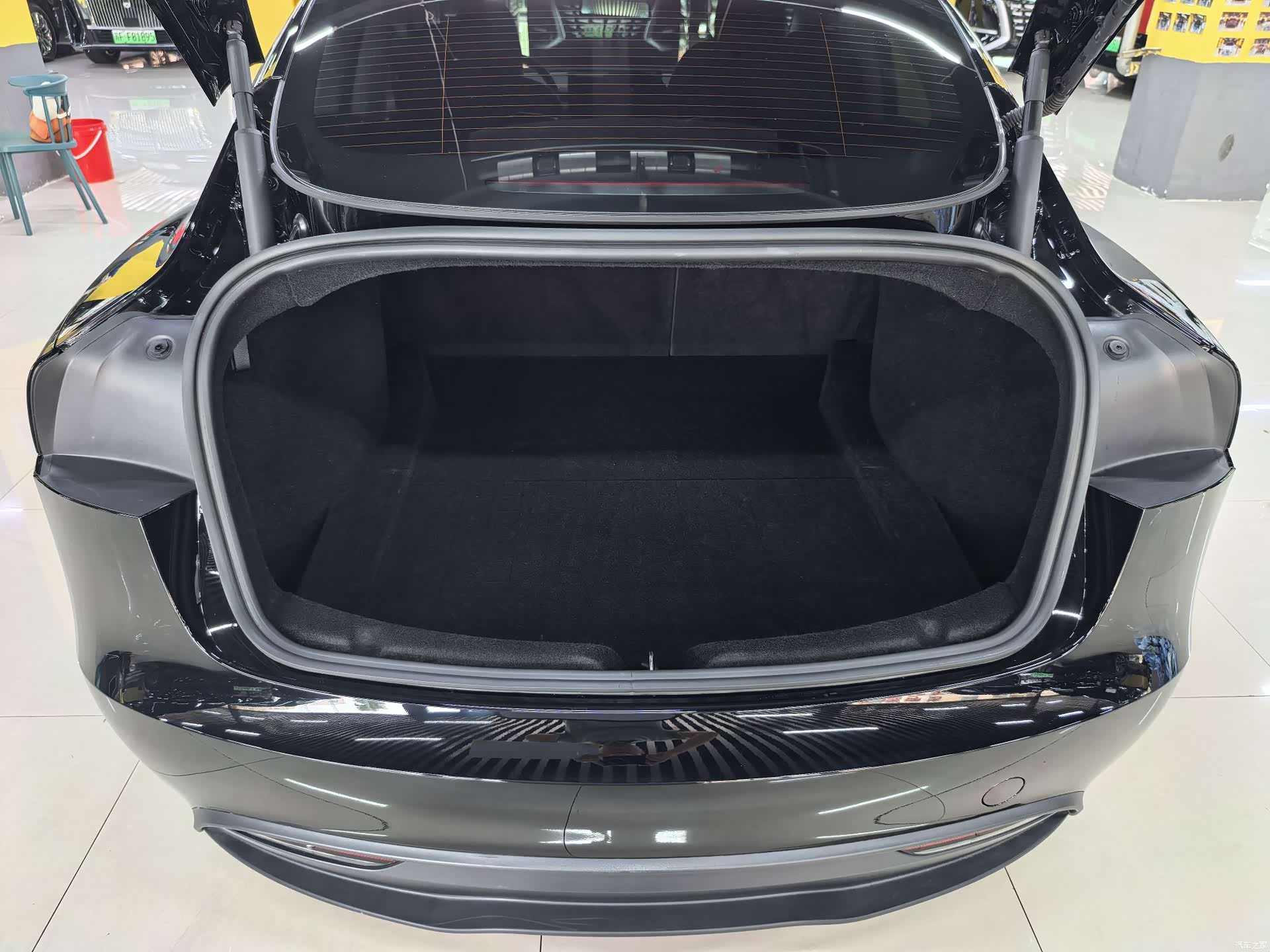 Tesla Model 3, 2023 13