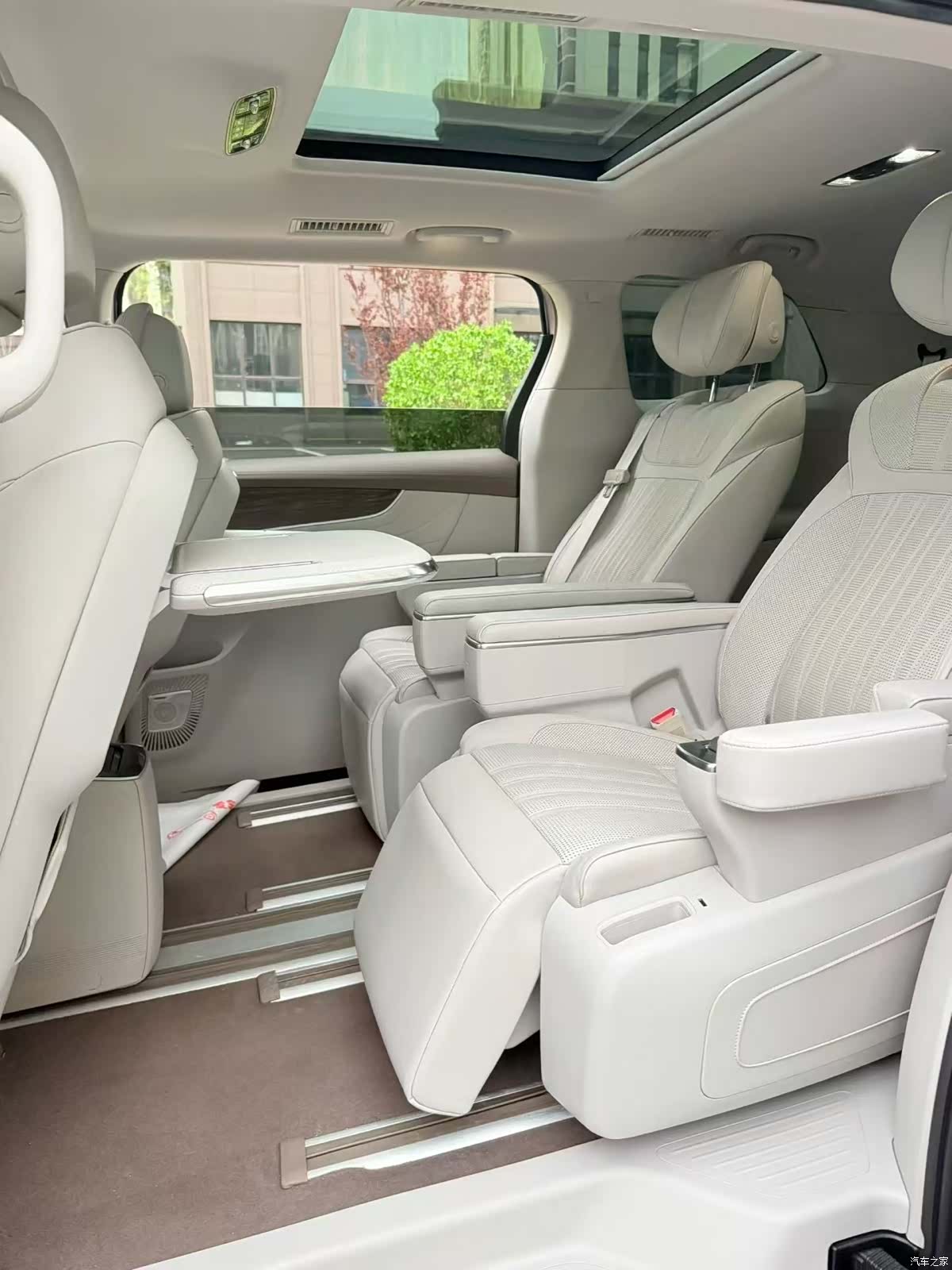 Roewe iMAX8, 2023 6