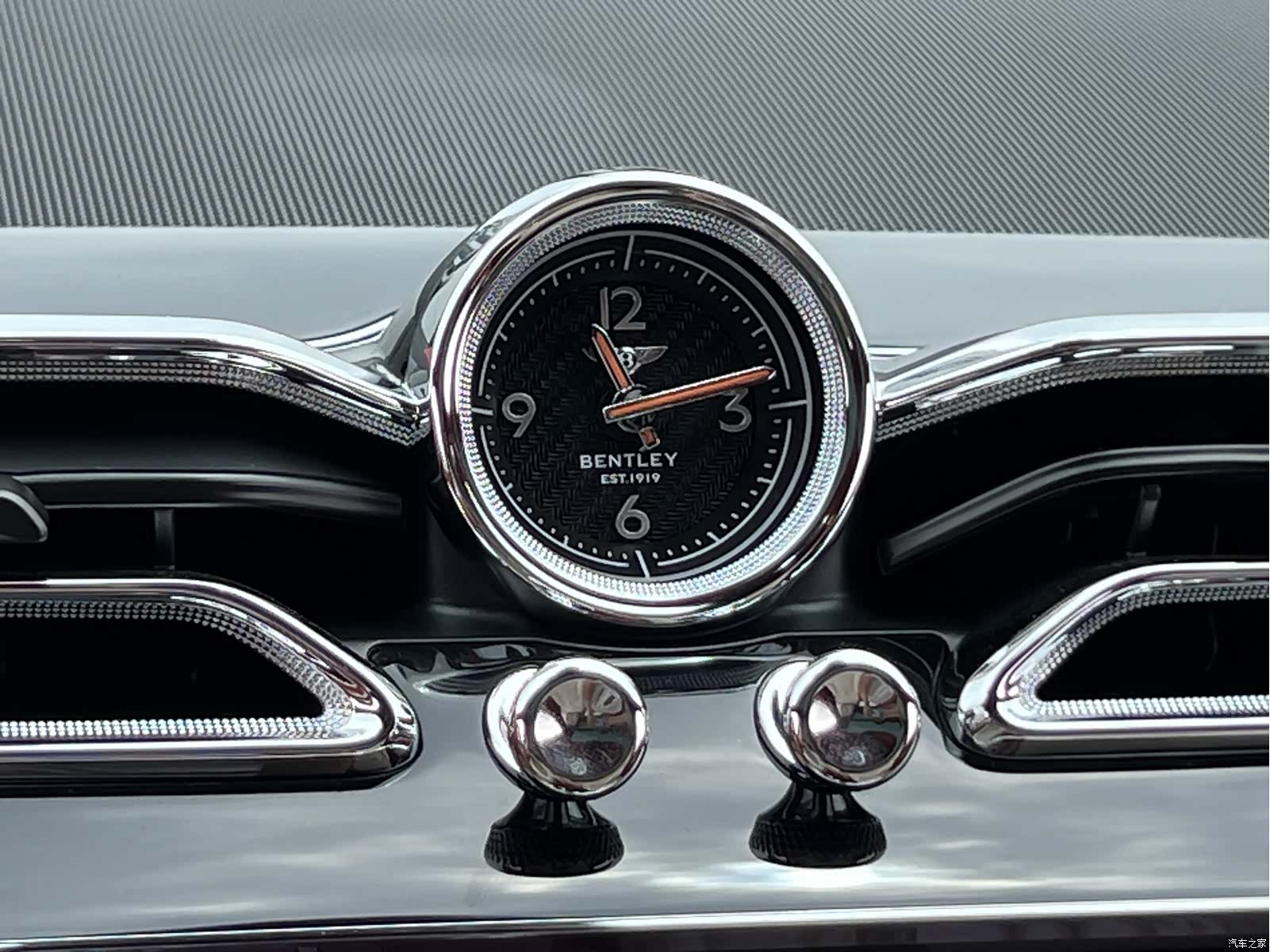 Bentley Bentayga, 2026 21