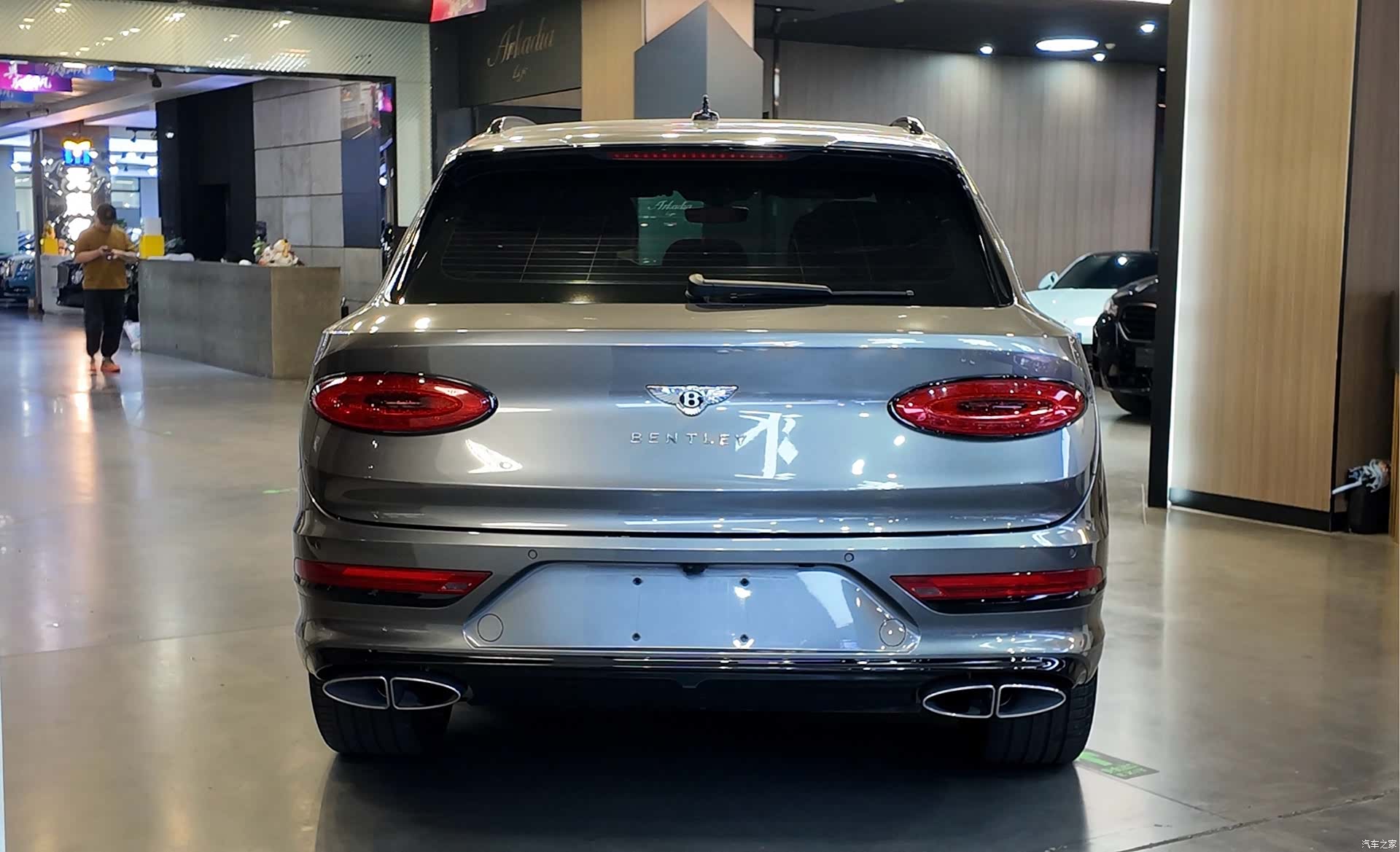 Bentley Bentayga, 2020 6
