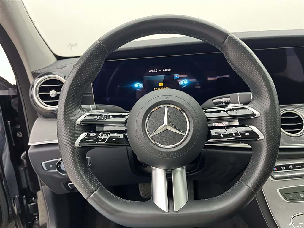 Mercedes-Benz E-Class, 2023 10