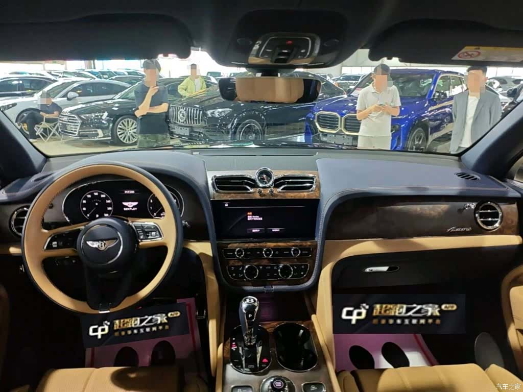 Bentley Bentayga, 2023 4