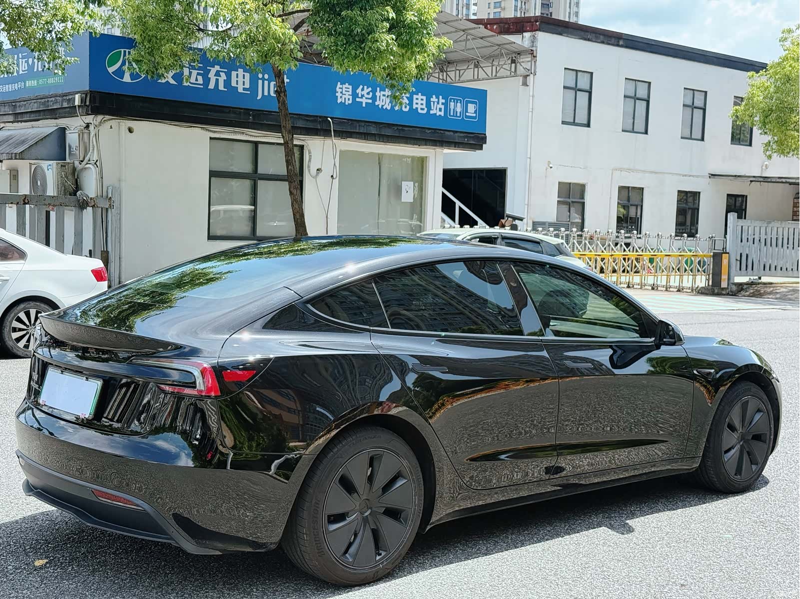Tesla Model 3, 2025 7