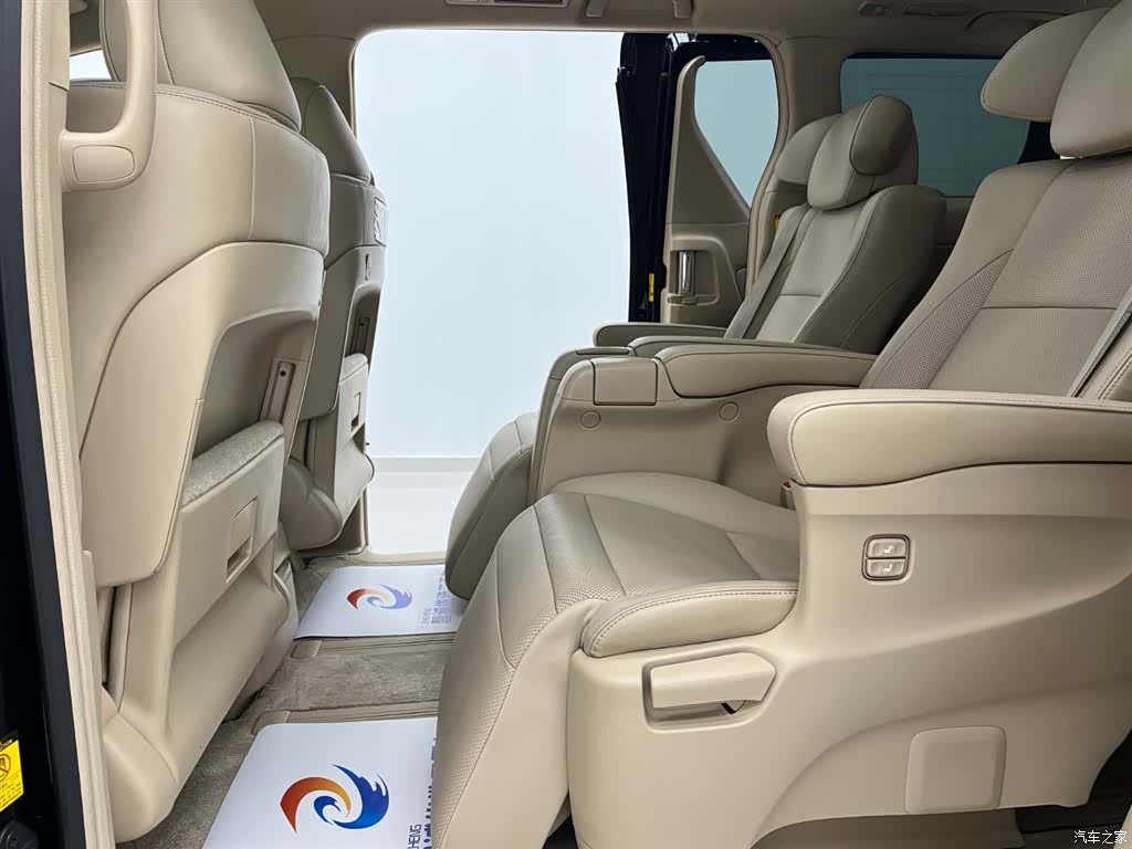 Toyota Alphard, 2011 все фото