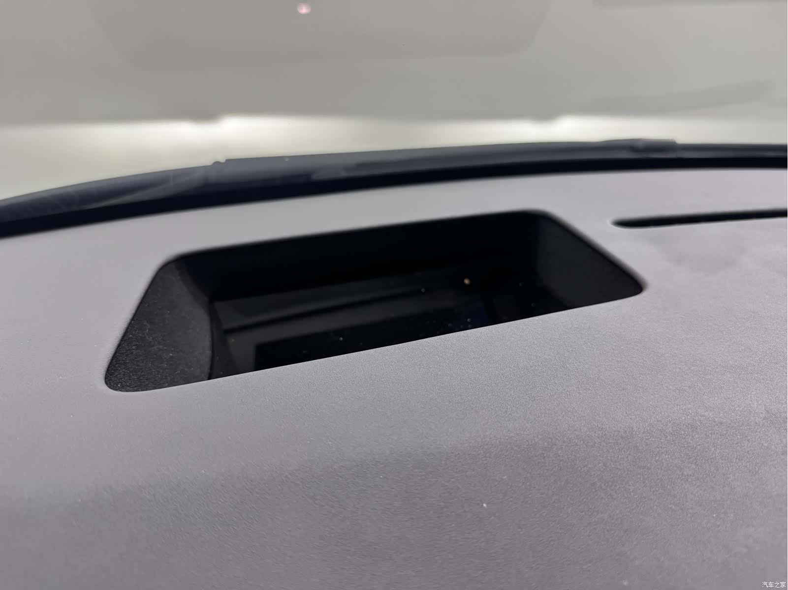 Li Auto MEGA, 2024 18