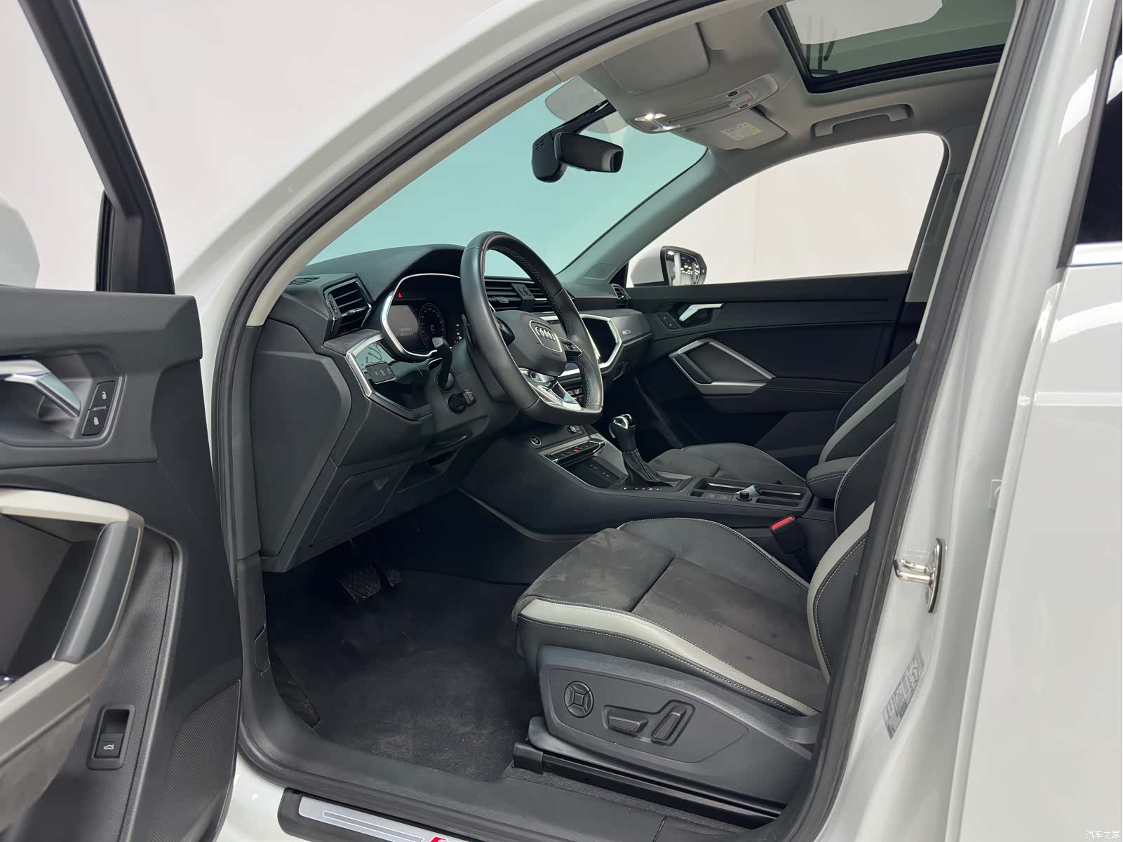 Audi Q3, 2022 10