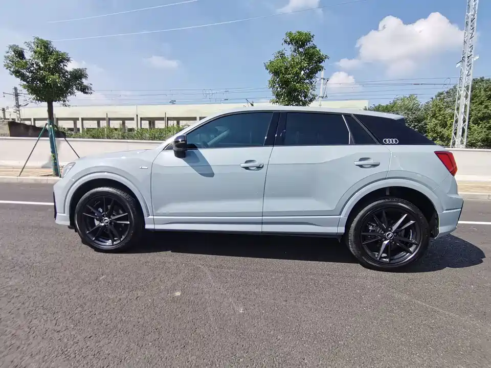 Audi Q2L