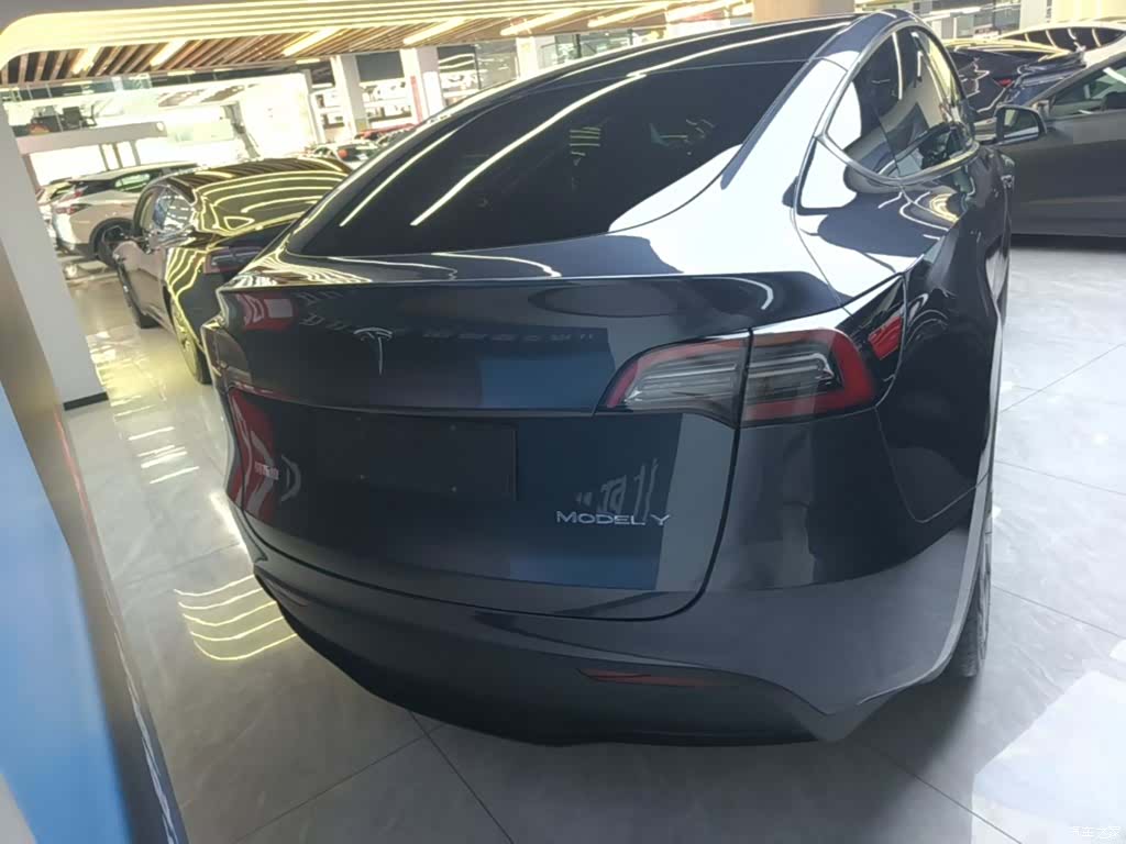 Tesla Model Y, 2024 6