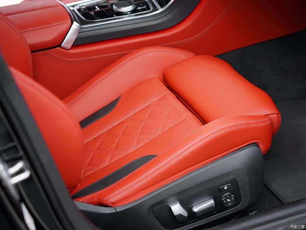 BMW M8, 2022 36