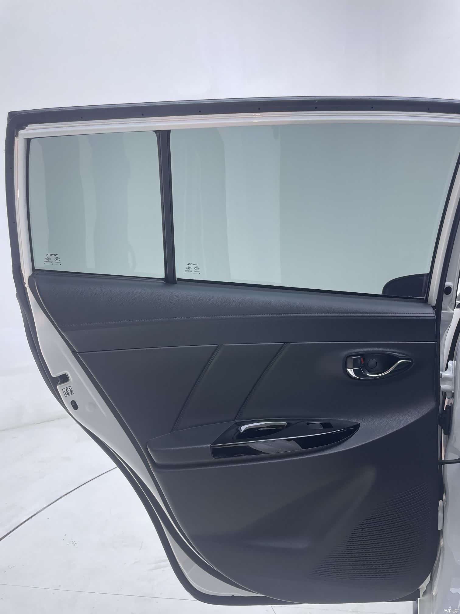 Toyota YARiS L, 2023 20