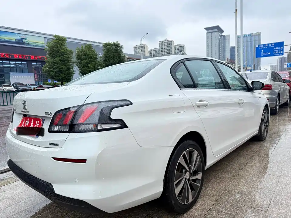 Peugeot 408