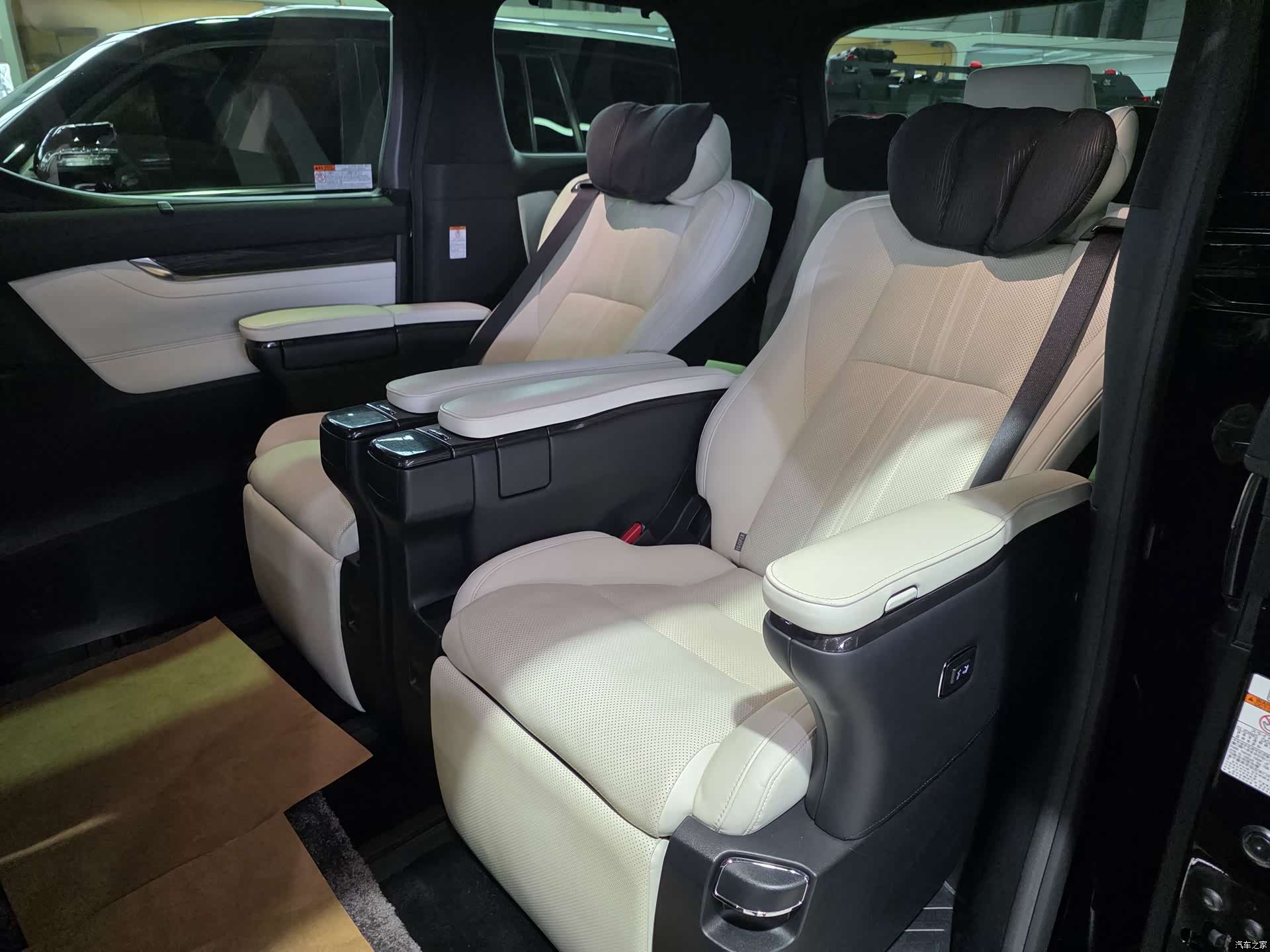 Lexus LM, 2021 14