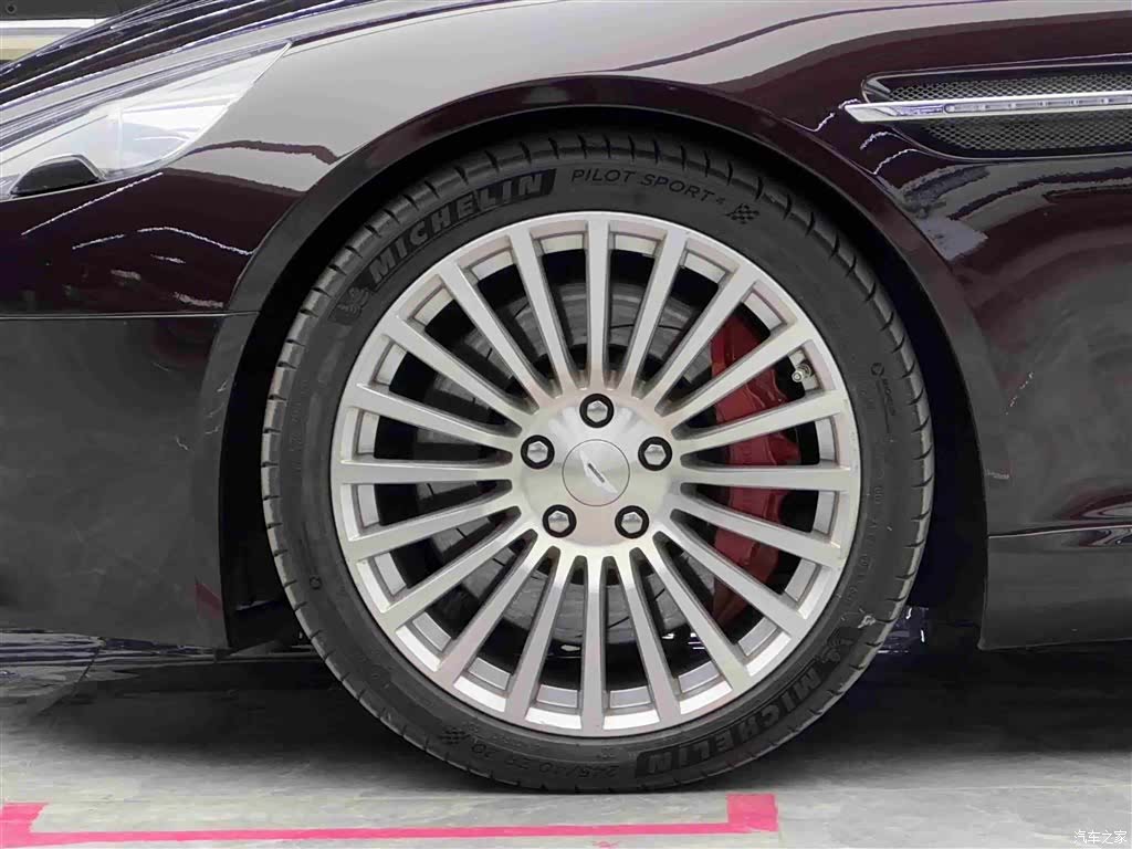 Aston Martin Rapide, 2015 4