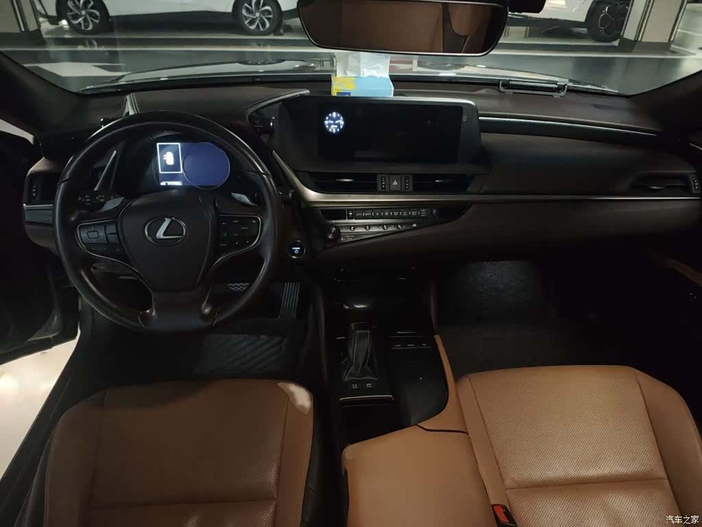 Lexus ES, 2018 13