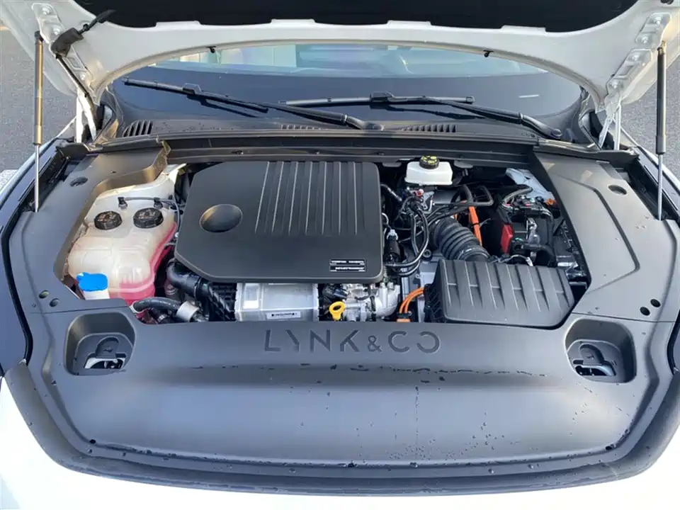 Lynk & Co 07 EM-P