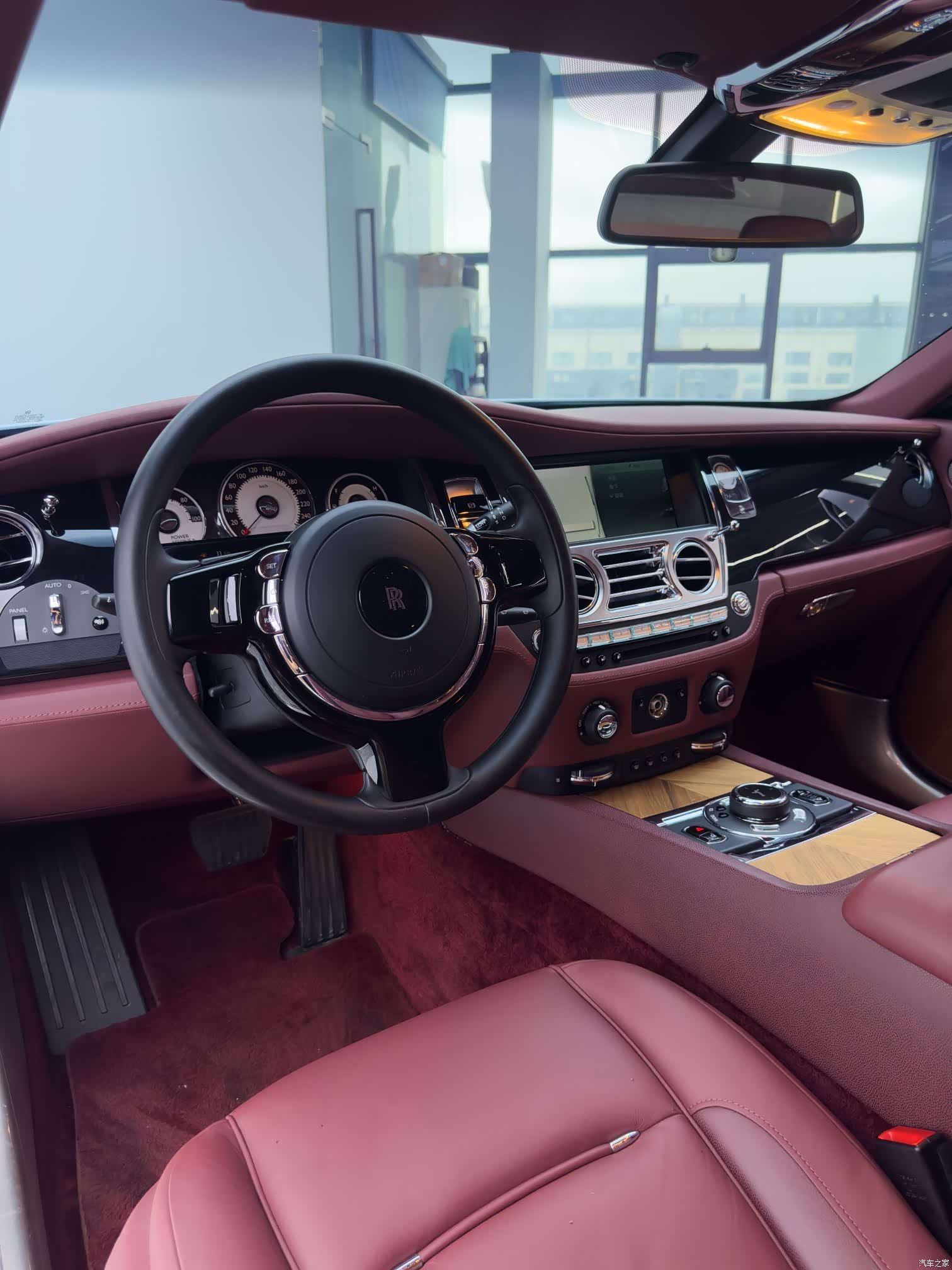 Rolls-Royce Wraith, 2016 15