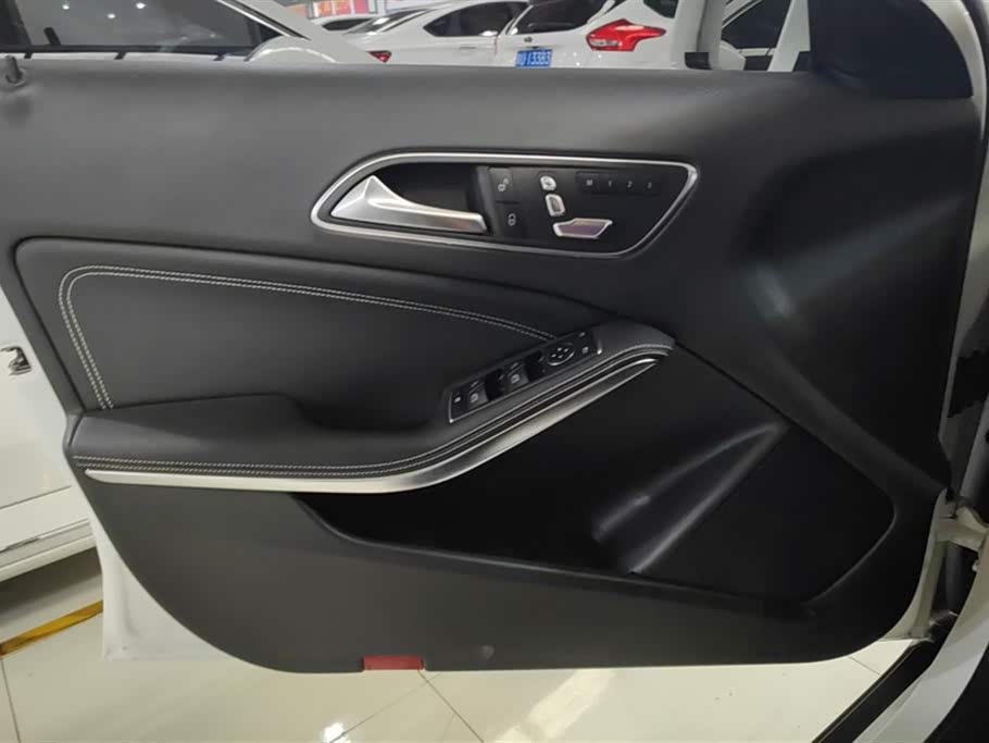 Mercedes-Benz GLA Mercedes-Benz GLA