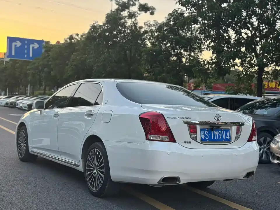 Toyota crown