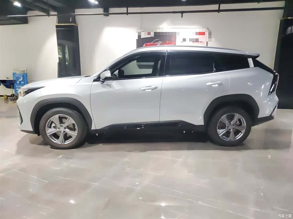 Geely Boyue, 2025 все фото