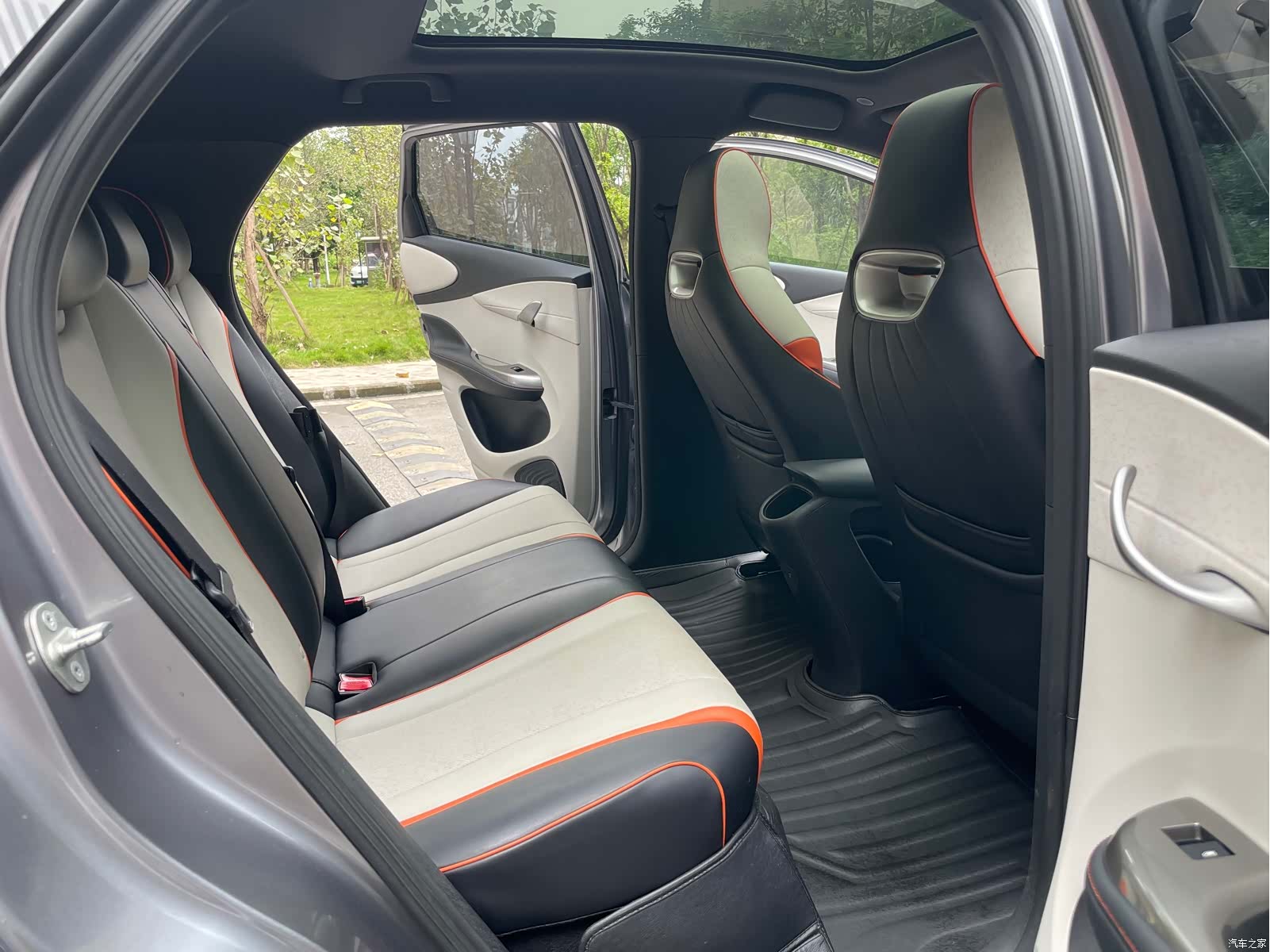 BYD Dolphin, 2022 13
