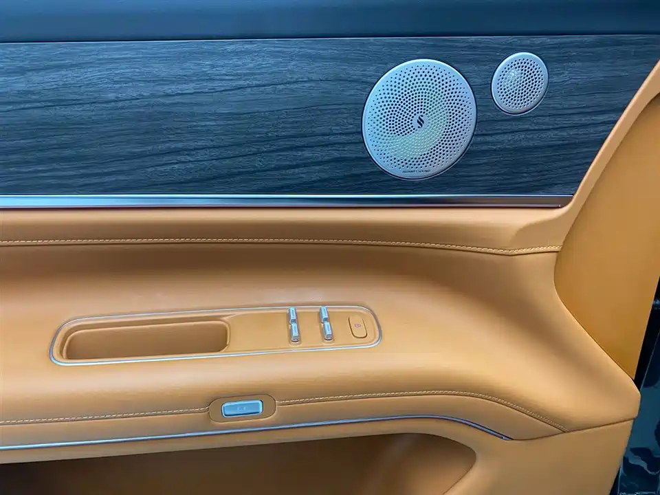 AITO Ask the world M9