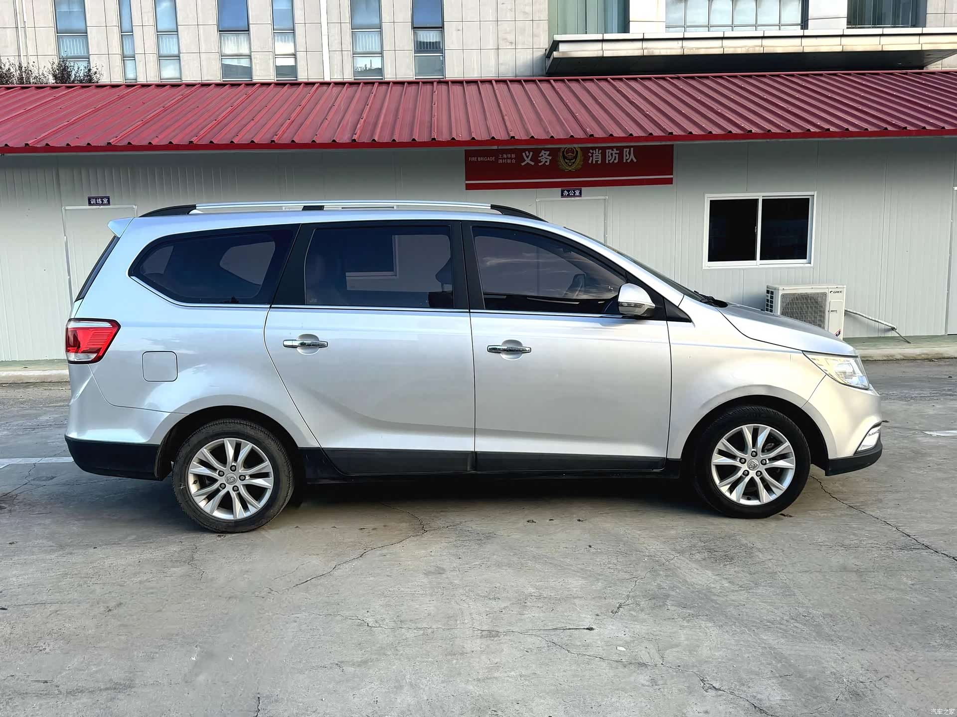 Wuling 730, 2015 6