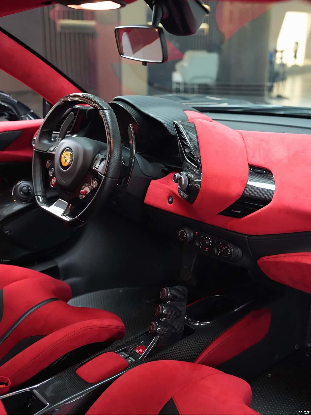 Ferrari 488, 2019 15