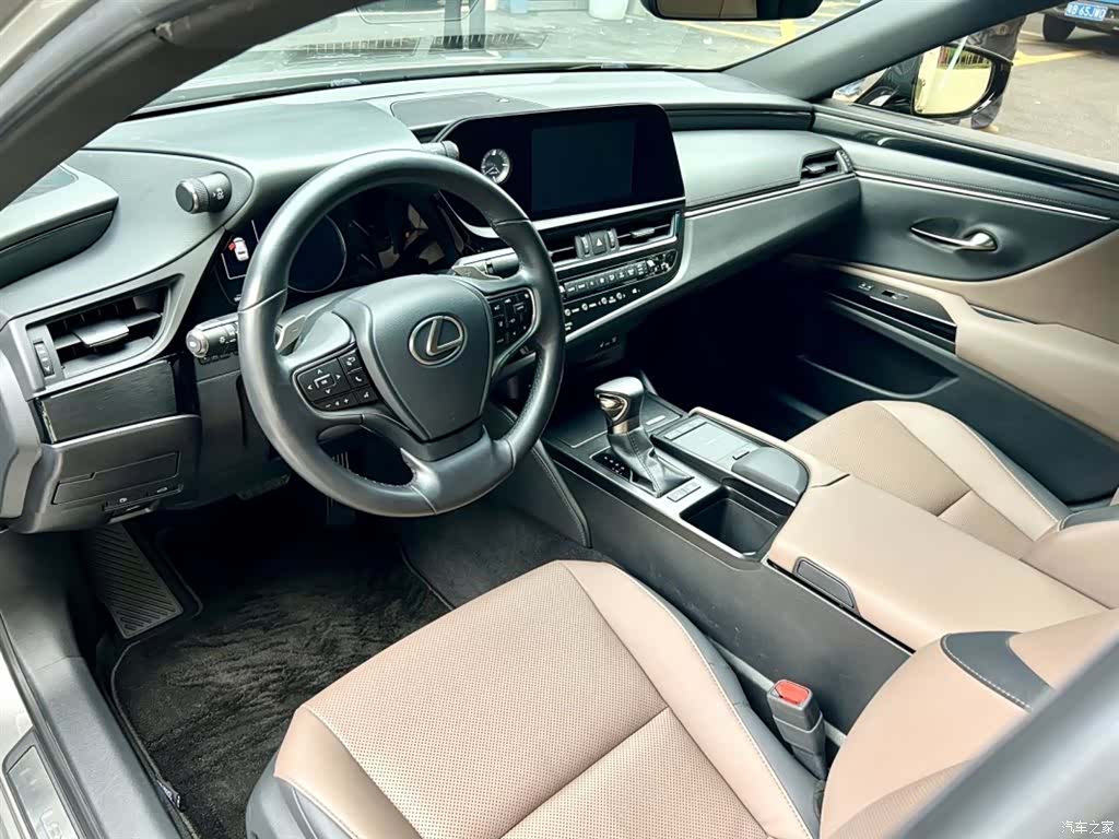 Lexus ES, 2022 все фото