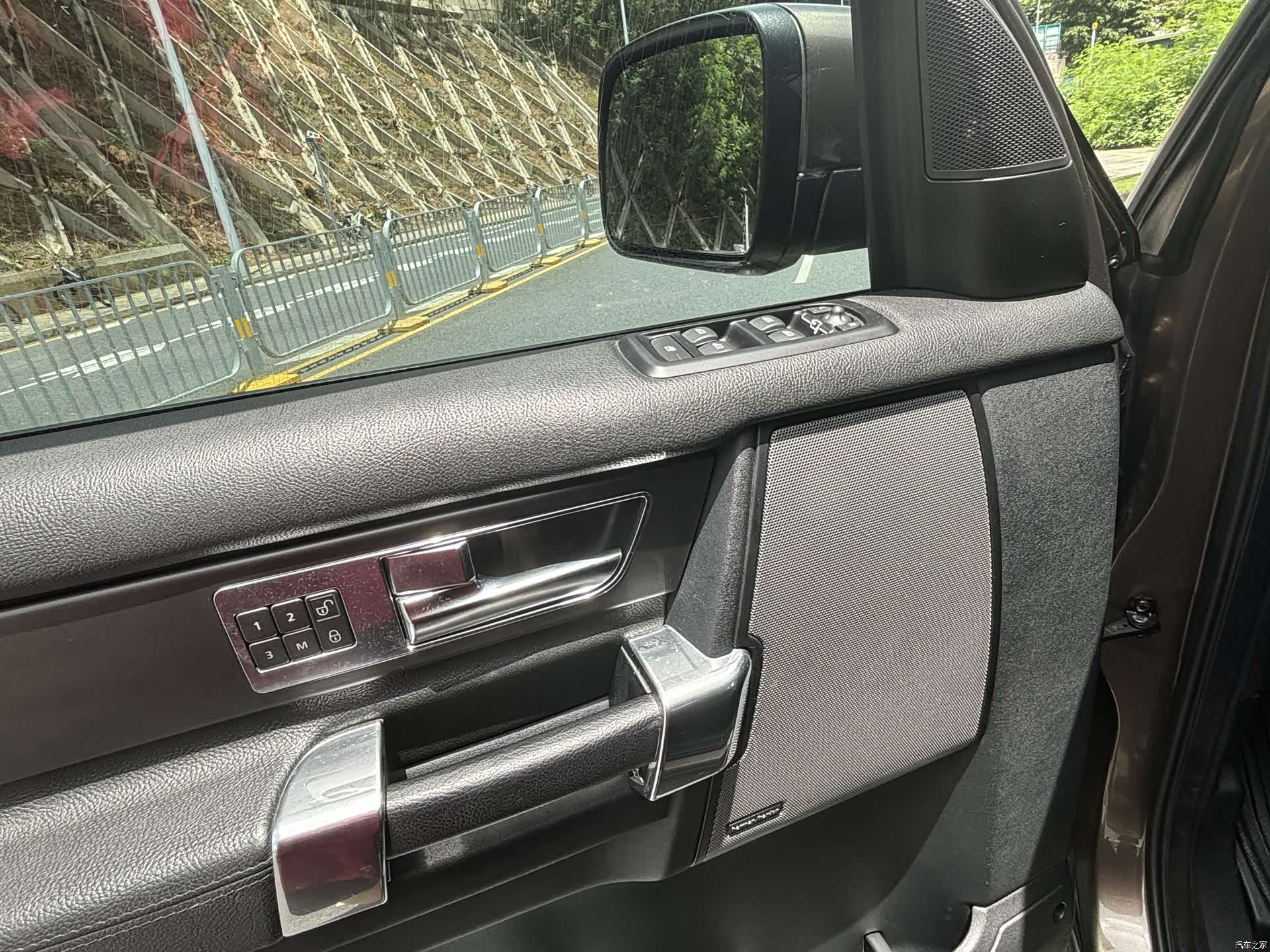 Land Rover Discovery, 2014 4