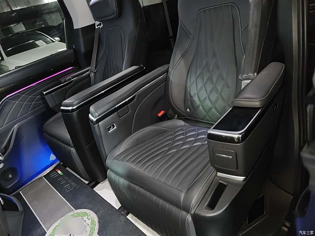 Maxus G90, 2022 17