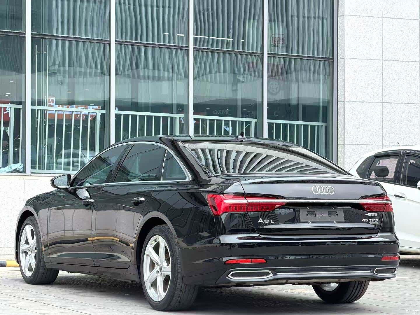 Audi A6L, 2019 9