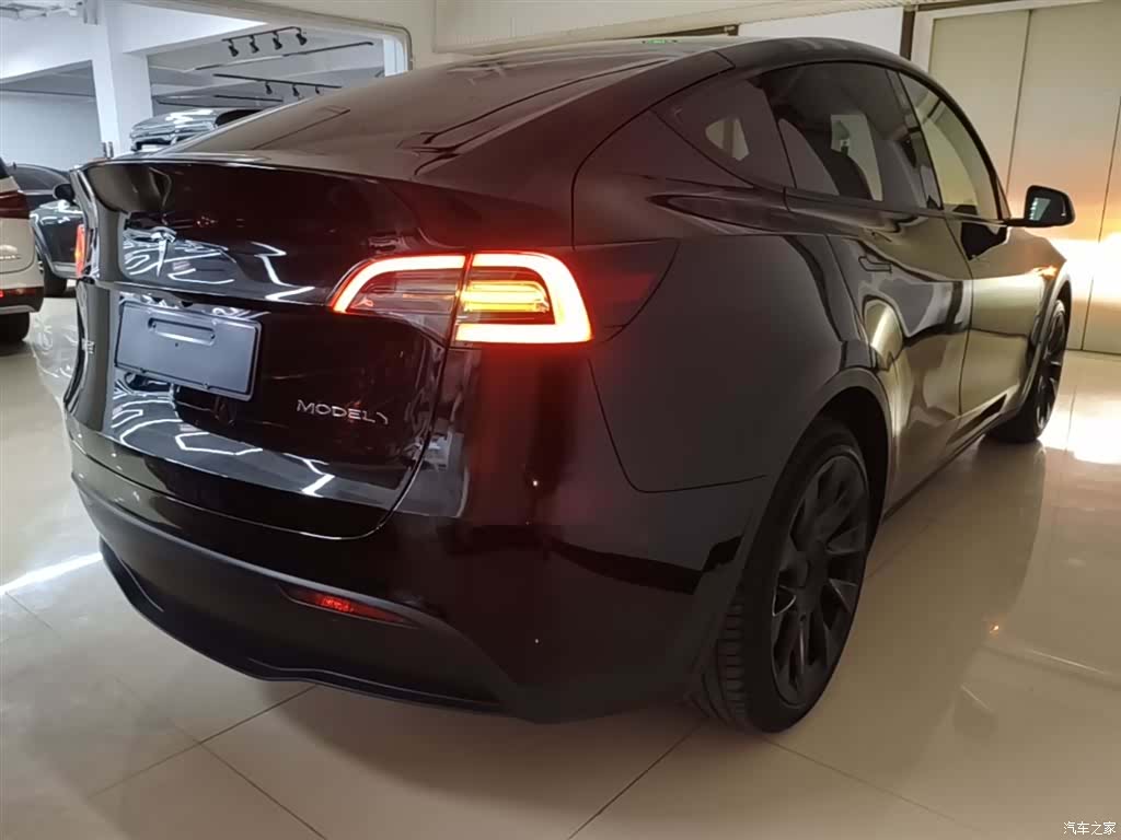 Tesla Model Y, 2022 7