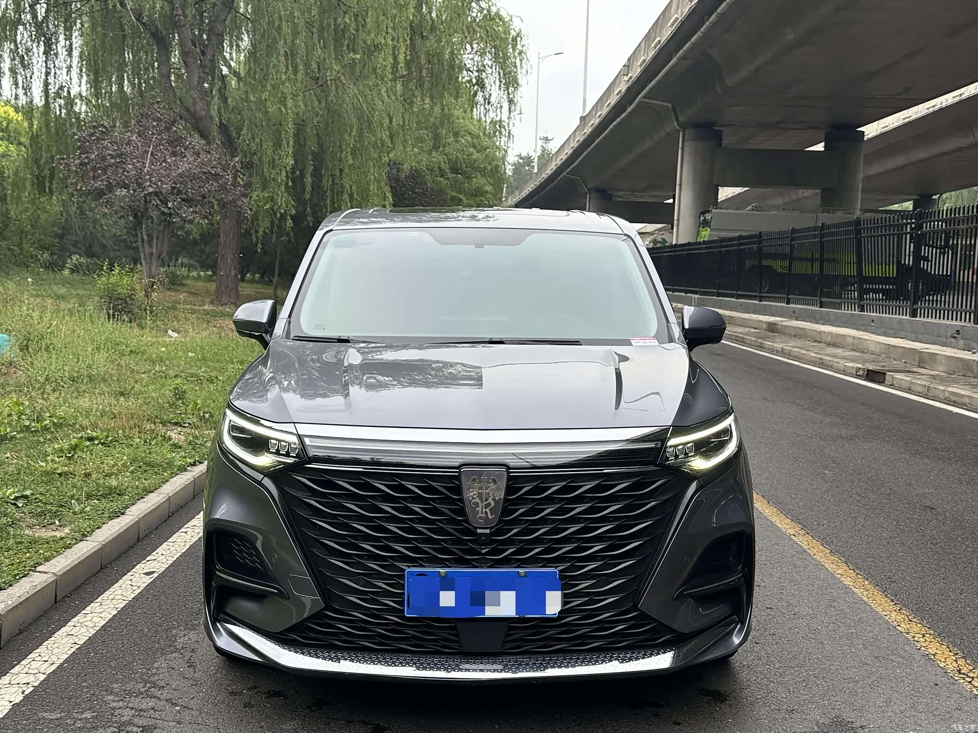 Roewe iMAX8