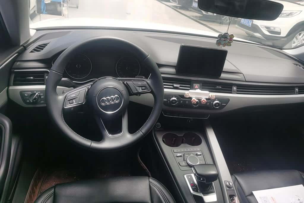 Audi A4L, 2017 12