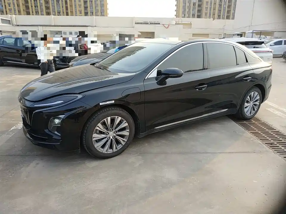 Hongqi E-QM5
