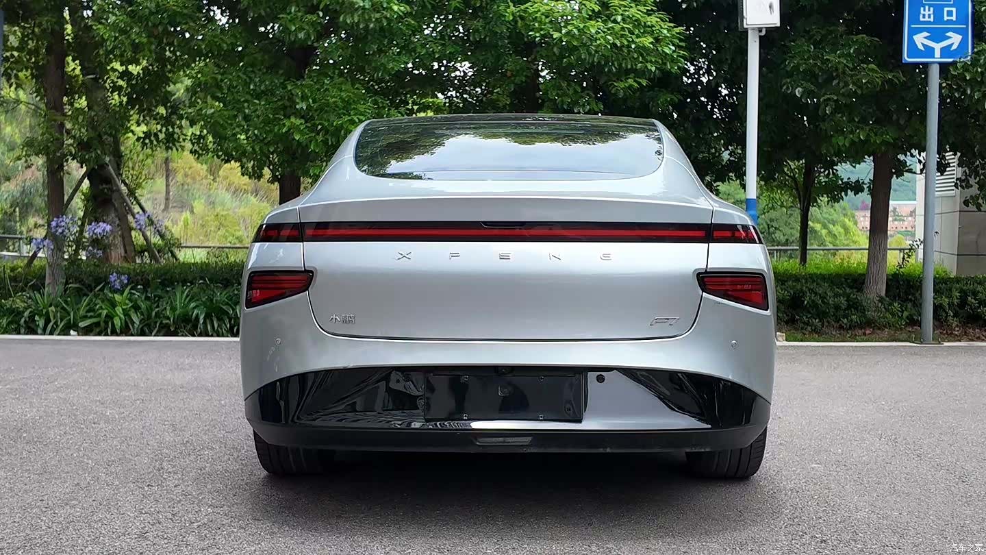 Xpeng P7, 2022 все фото