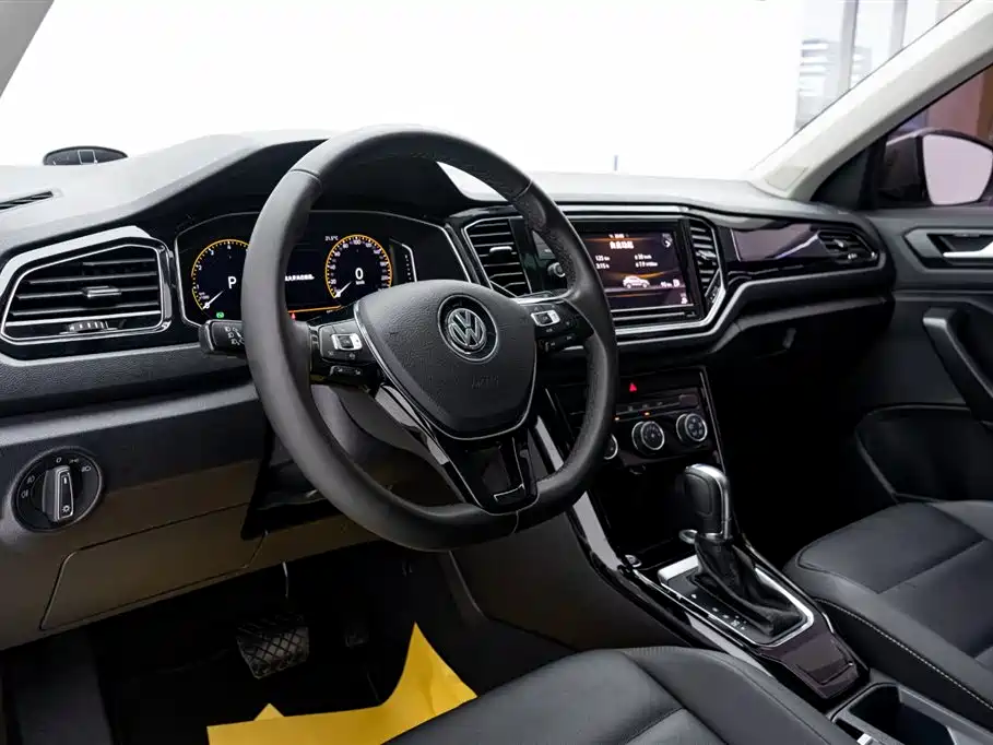Volkswagen T-ROC exploring Songs