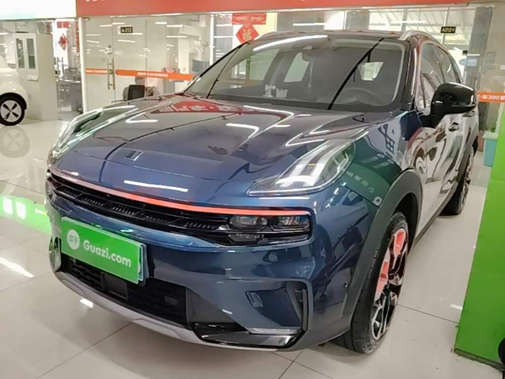 Lynk & Co 06
