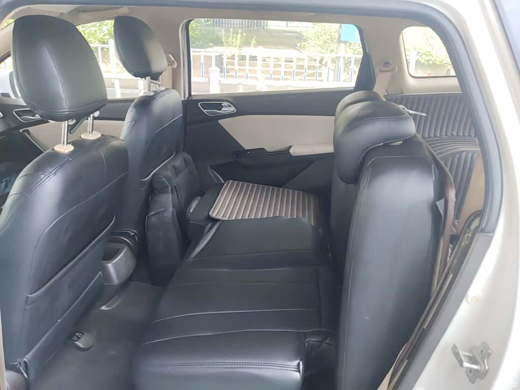 Wuling 310W, 2021 17