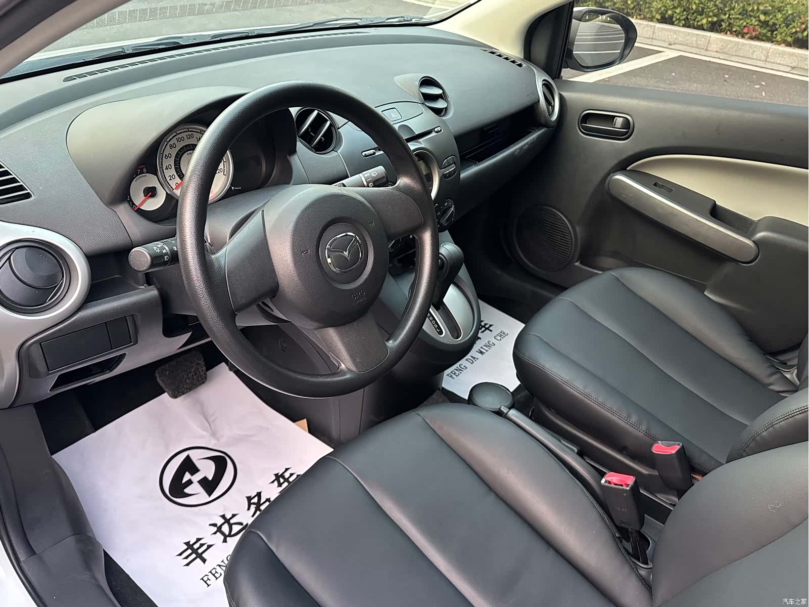 Mazda 2, 2012 все фото