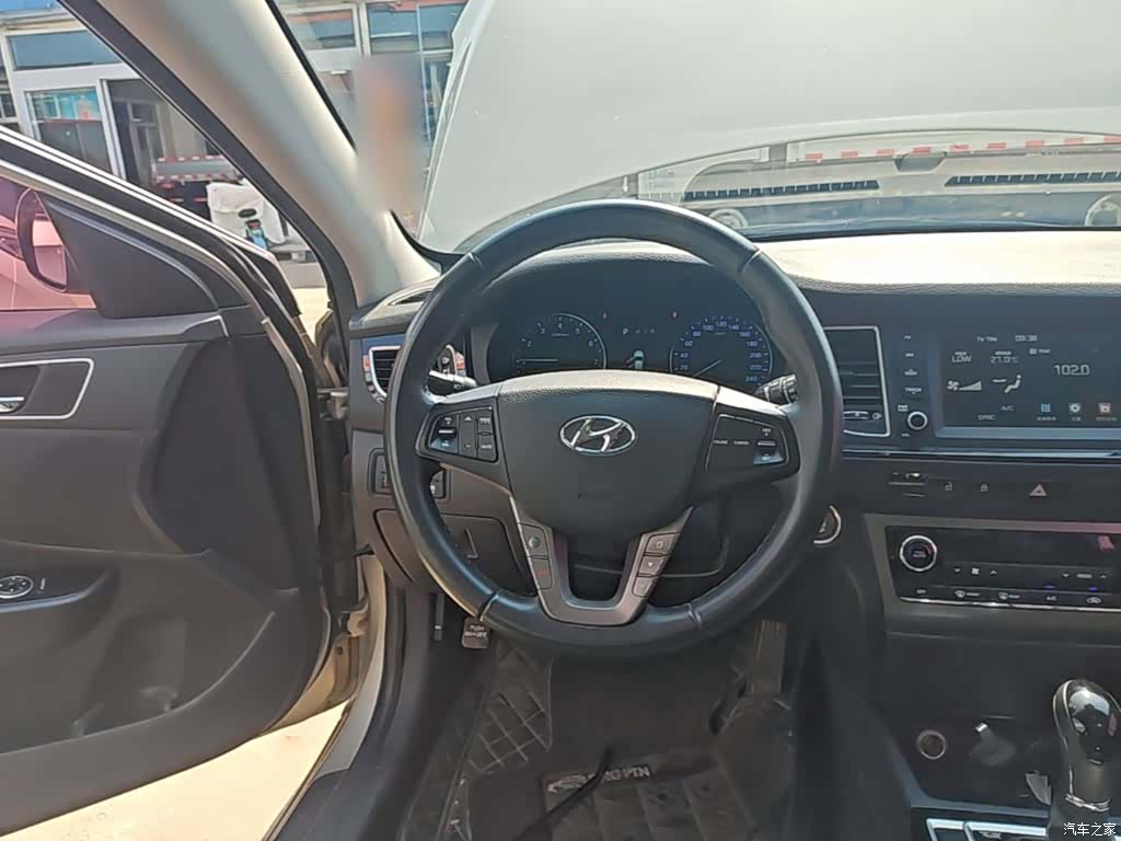 Hyundai DLX, 2016 11