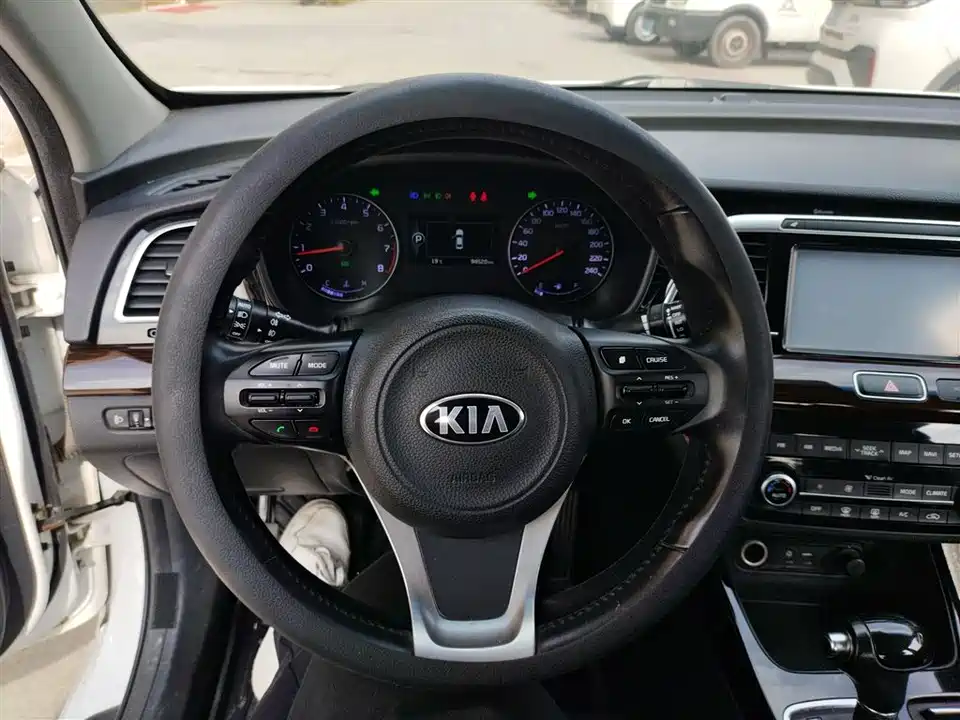 Kia K4