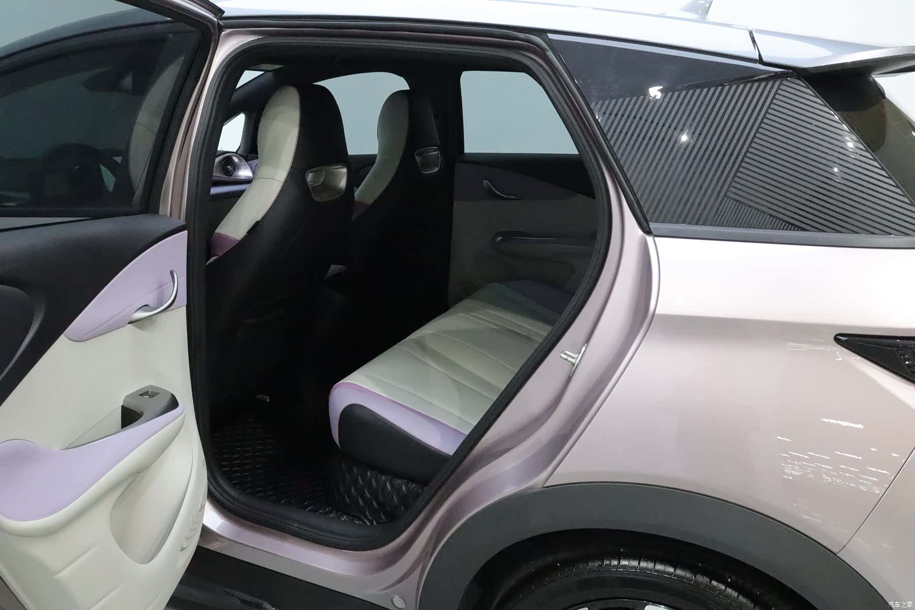 BYD Dolphin, 2022 15