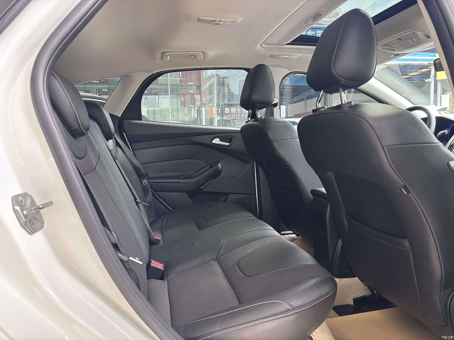 Ford Focus, 2015 7