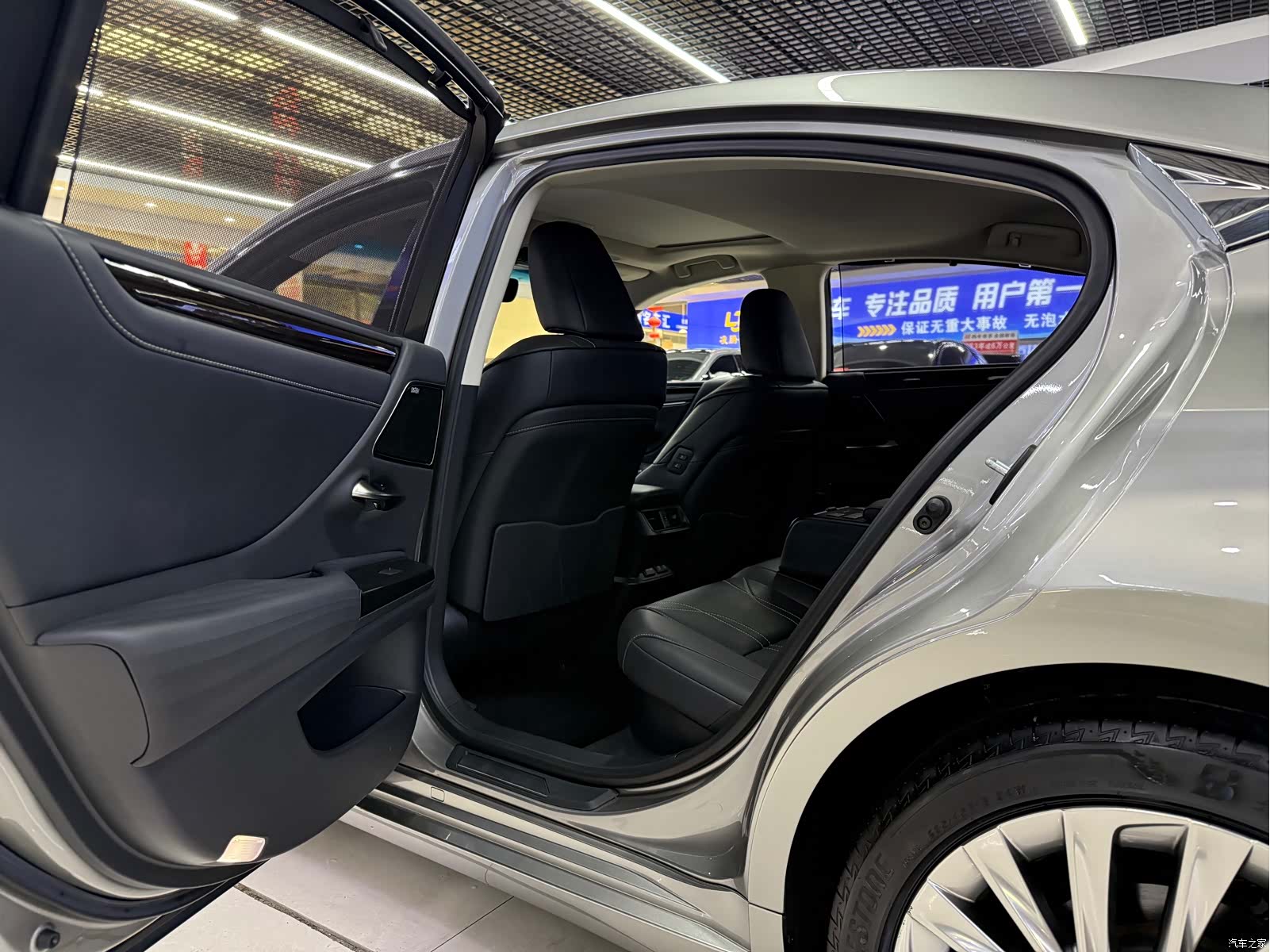 Lexus ES, 2019 8
