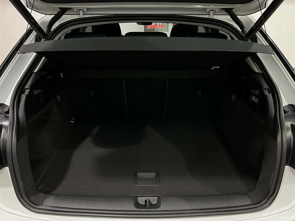 Audi Q2L, 2022 7