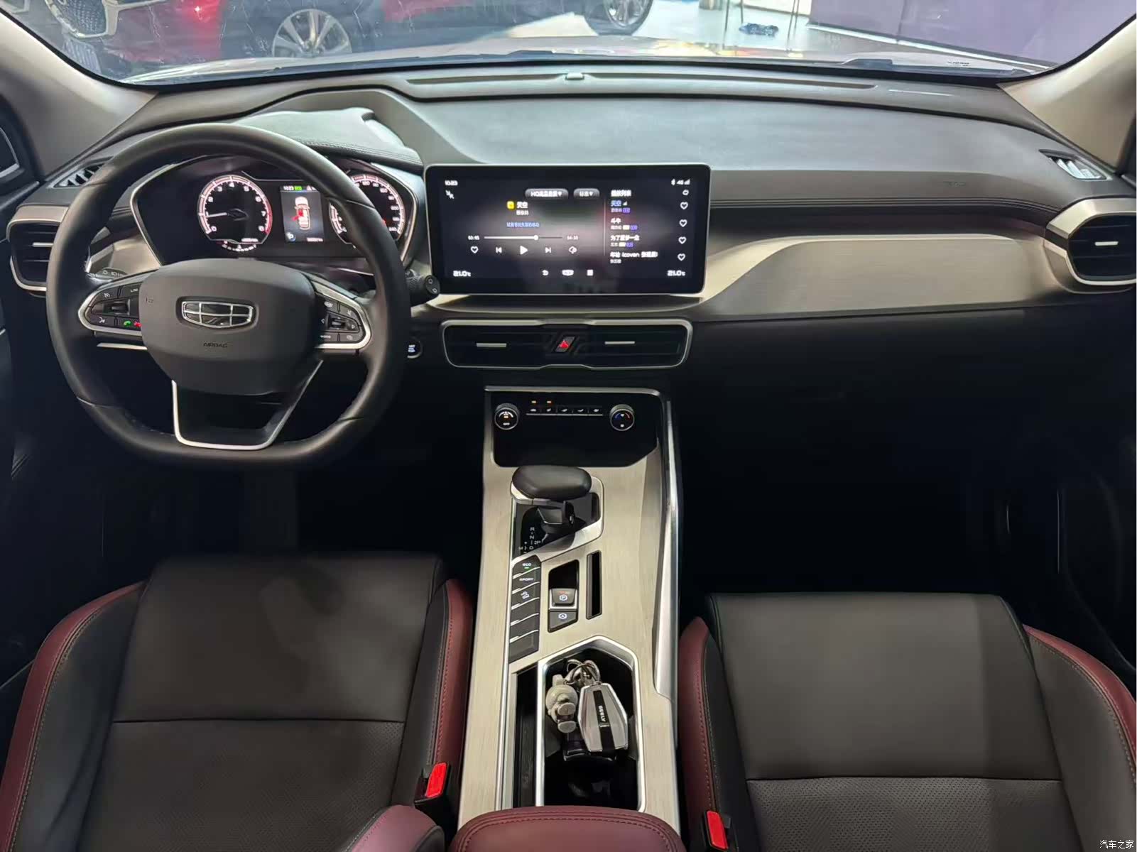 Geely Coolray, 2022 13