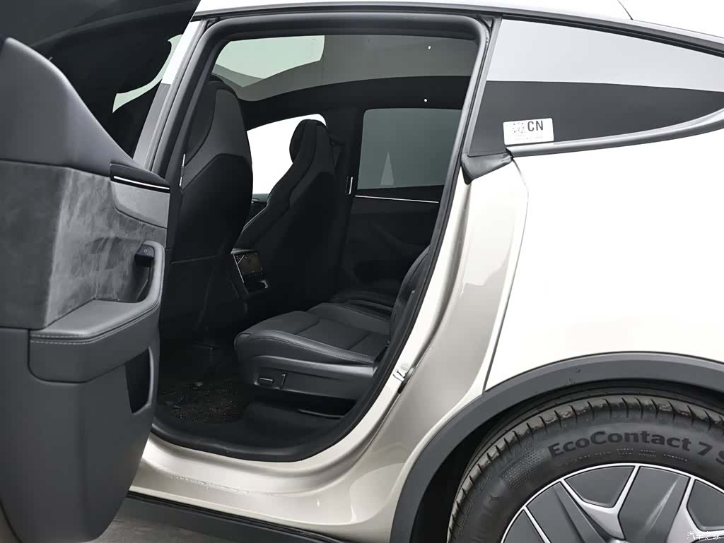 Tesla Model Y, 2025 12
