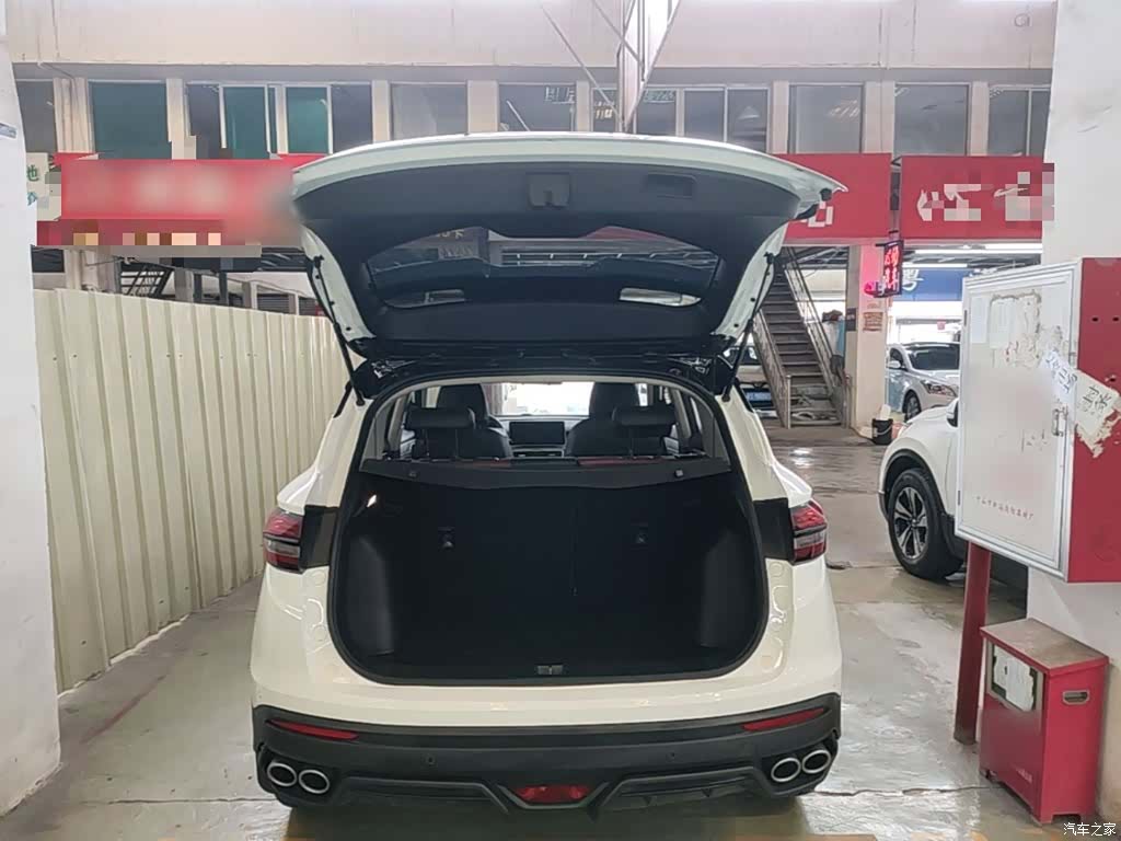 Geely Coolray, 2022 19